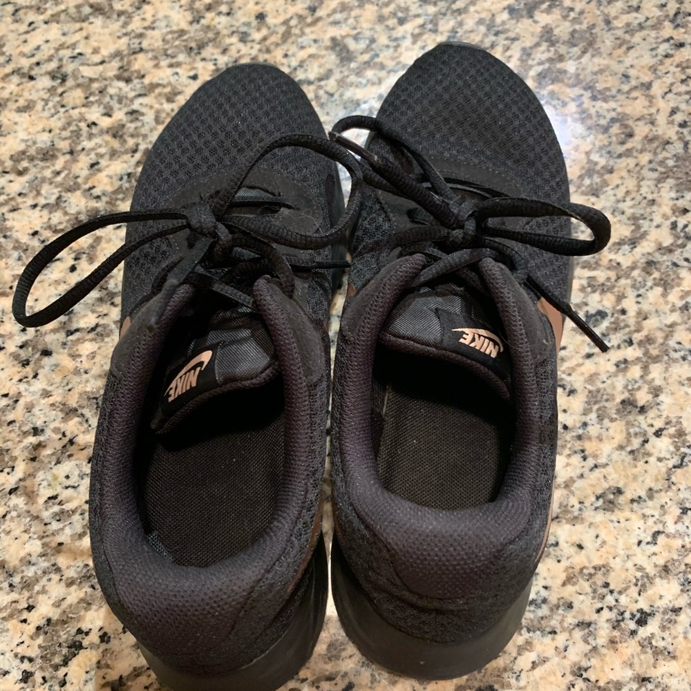 New w/o tags - never worn - black and gold Nike’s